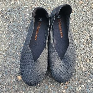 Bernie mev. Women's woven shoe size 38 (size 7) black
